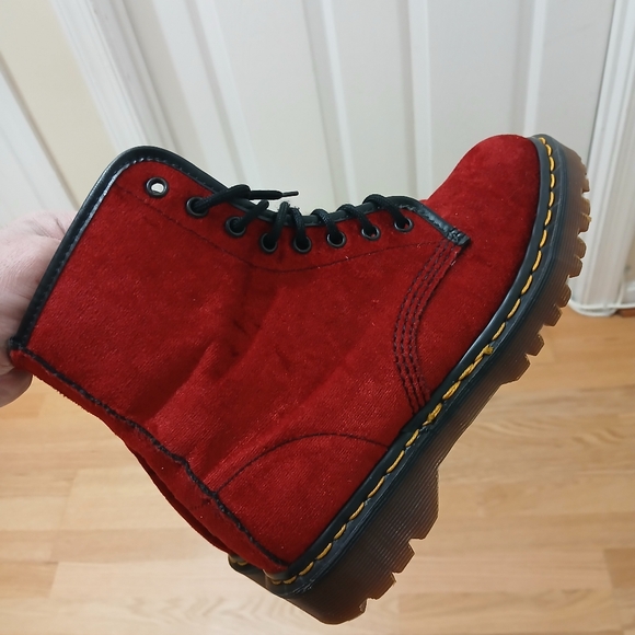 Dr. Martens 1460 Vintage Red Velvet Lace-Up Combat Boots 6 UK 8 USA for Women - Picture 2 of 12